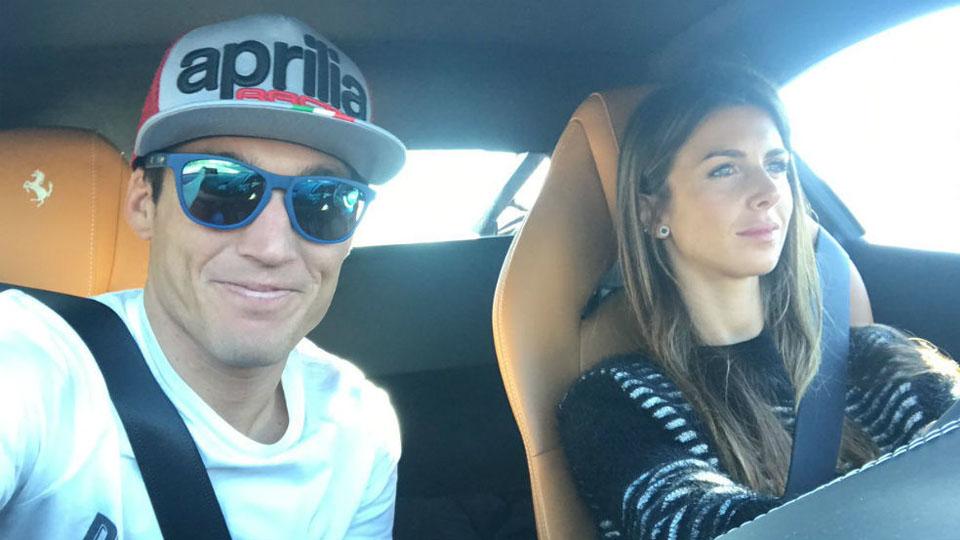 Aleix%20Espargaro%20menghabiskan%20tahun%20baru%20bersama%20istrinya.